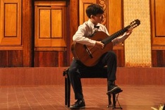 Vietnamese guitar competition apparently reveals lack of talent