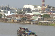 Dong Nai River pollution affects 11 provinces, cities