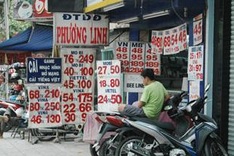 Traders flout the ban on unregistered SIM cards