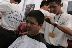 Hanoi tries to revive traditional haircut village