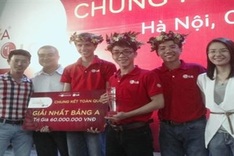 Vietnamese students pilot anti-flood home model
