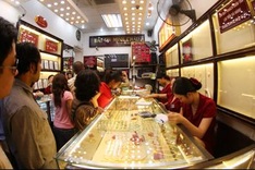 Investors keen on gold again