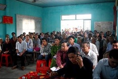 Hundreds of villagers protest against factory pollution