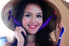 Hoang Anh to compete for Miss Earth 2012 title