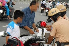 Hanoians bemoan bureaucratic vehicle registration red tape