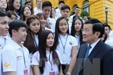 State President meets young Vietnamese expatriates