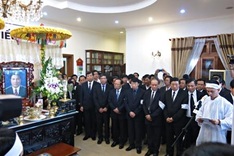 Moving memorial service for Nguyen Ba Thanh