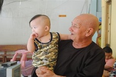 Binh Duong couple care for dozens of orphans