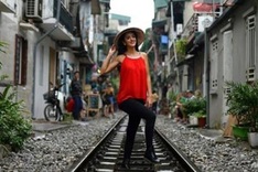 AFP: Hanoi's colonial-era railway becomes selfie hotspot