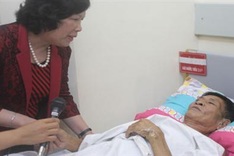 Labour Minister grants VND50-million savings for veteran Phan Huu Duoc