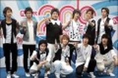 South Korean Super Junior boys land in Vietnam