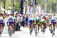 Foreign athletes join Dien Bien Phu cycling tourney