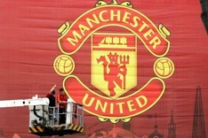 Manchester United slashes price for US IPO