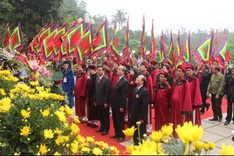 People flock to Hung Kings' Temple Festival