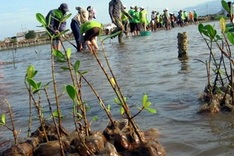 US helps disaster-prone central coastal communities