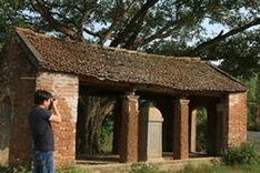 Vietnamese village communal house introduced at exhibition