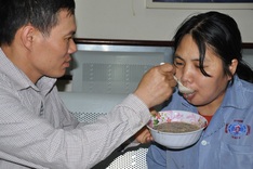 Terminally-ill couple take turns taking care of each other