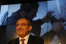 Syria says 'ready to discuss' Assad going as fighting rages