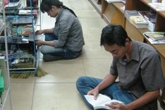Bookstores provide friendly, free reading environment