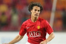 HCM city signs contract with former MU footballer