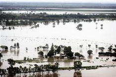 Australia flood crisis deepens