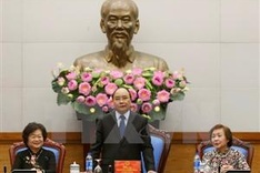 Prime Minister meets Vu A Dinh scholarship fund managers