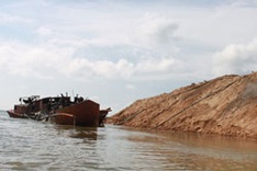 Binh Duong Province battles illegal dredging