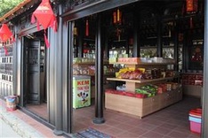 Hue plans market for street food vendors