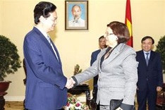 Prime Minister Dung greets Cuba's Minister of Finance