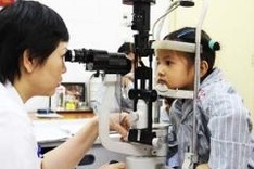 US project supports eye care for Kon Tum children