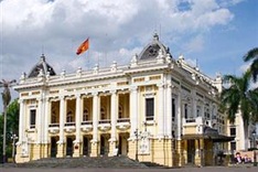 Hanoi Opera House opens for tourists