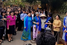 APEC 2017: Wives of APEC leaders visit ancient Hoi An city