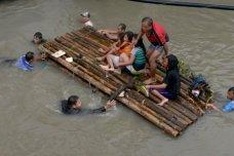 Heavy rain pummels flooded Philippines