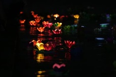 Lanterns shine on Saigon River full-moon festival
