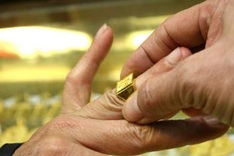 Gold hits new low in Vietnam