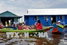 Floating school for Vietnamese students opens in Cambodia
