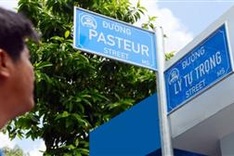 HCM City to use English on street signs