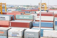 Haiphong port overloaded with abandoned containers