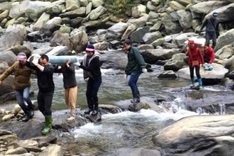 Volunteers trek into mountains to deliver Tet gifts to students