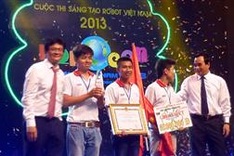 Lac Hong wins big at Robocon Vietnam 2013
