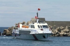 Quang Tri launches speed boat to Con Co Island