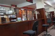 People desert offices for pagodas and post-Tet parties