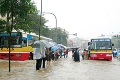 Hanoi drainage project runs behind schedule