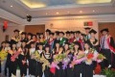 Swinburne grants certificates to Vietnamese students