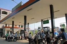 Vietnam’s biggest petrol trader seeks to control prices