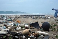 Con Dao beaches polluted with waste from fishermen