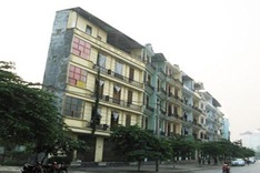 Hanoi slow to implement narrow house ban