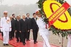 Party and State leaders pay homage to President HCM