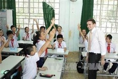 Bac Giang to allow foreign teachers to teach English at schools
