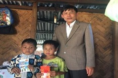Quang Tri teachers encourage pupils with lucky money to go to school